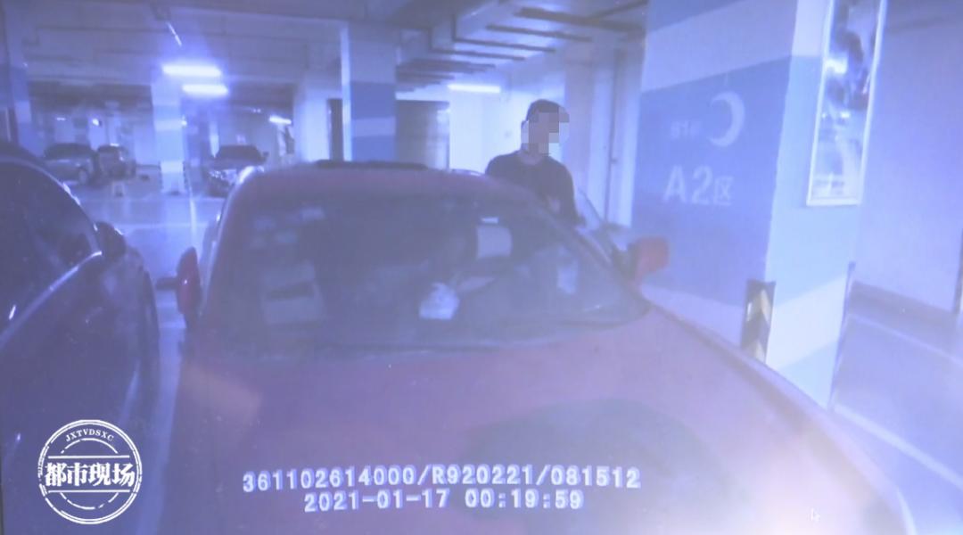 DƬ